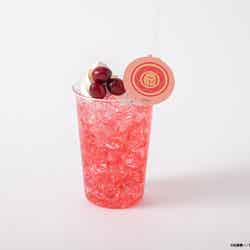 音駒高校 クランベリードリンク 税込990円(C)古舘春一/集英社・「ハイキュー!!」製作委員会