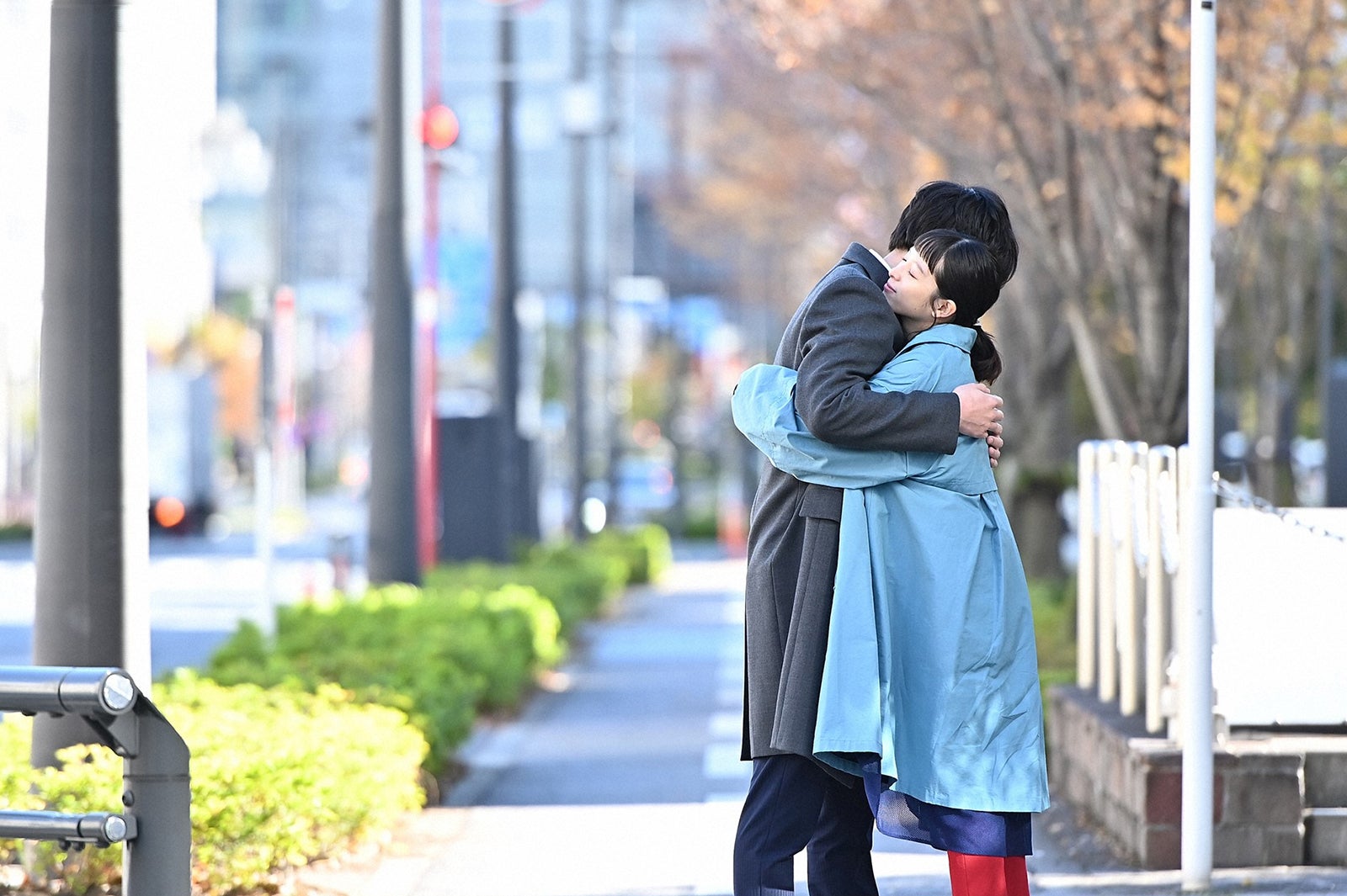 坂口健太郎、清野菜名／「婚姻届に判を捺しただけですが」第8話より（C）TBS