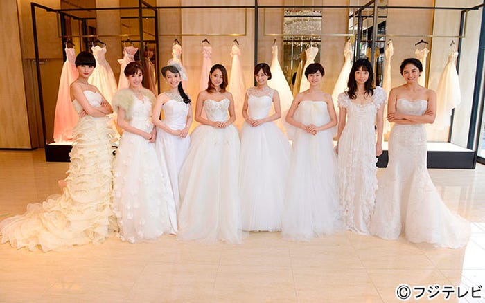 厳選されたウエディングドレスに身を包んだ(左から)シシド・カフカ、ともさかりえ、篠原ともえ、沢尻エリカ、倉科カナ、鈴木ちなみ、市川実和子、小島聖