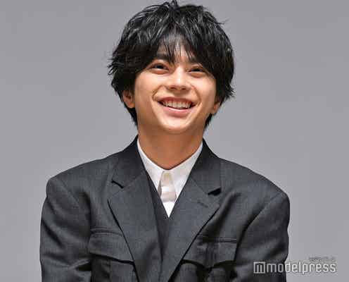 timelesz佐藤勝利、共演俳優を“すべての王”とべた褒め「隙を見つけたい」「ちょっとズルい」【アポロの歌】