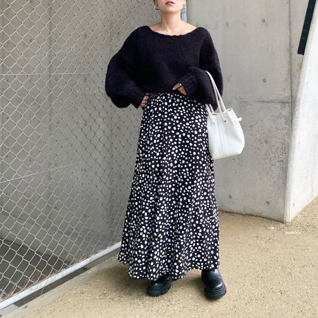 モノトーン 黒ニット