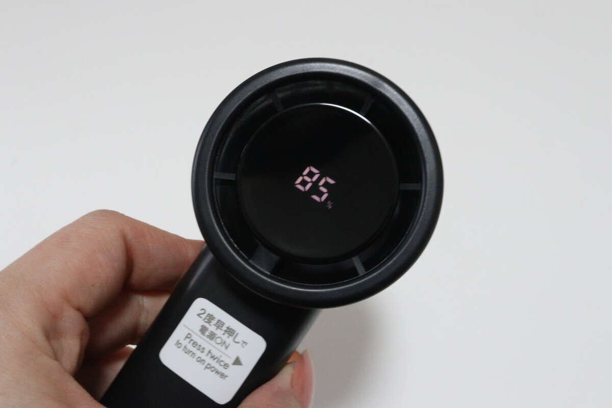 ミニファン(クリップスタンド付、ディスプレイ表示) 充電残量表示 ミニファン(クリップスタンド付、ディスプレイ表示) 充電残量表示