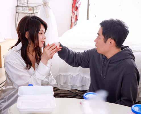 「離婚しない男」藤原紀香、色気全開ハニートラップ連発 伊藤淳史との“キス”・添い寝…「カオス展開」と話題