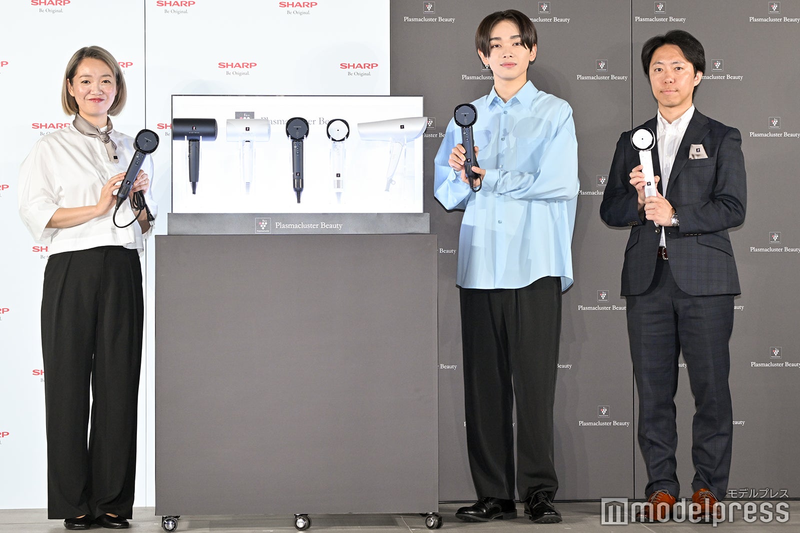 （中央）宮世琉弥（C）モデルプレス