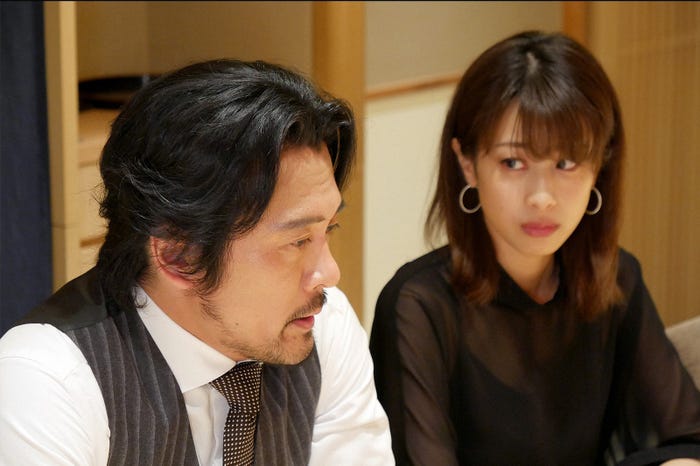 内野聖陽、加藤綾子/「ブラックペアン」第7話より(C)TBS