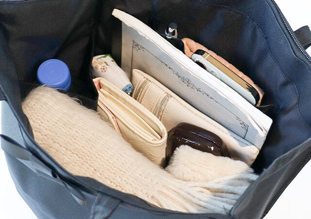 MATURIAの大人の上品マナーバッグの容量