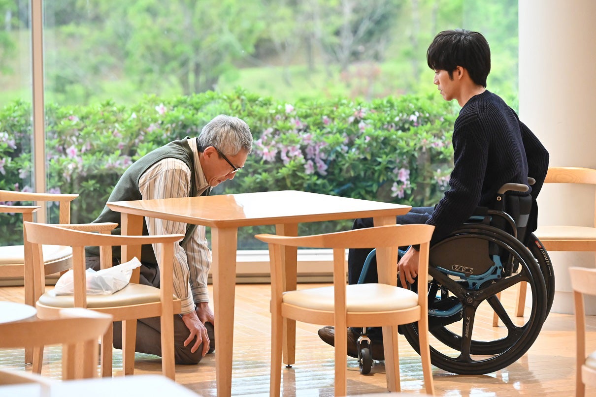 松重豊・松坂桃李（C）カンテレ