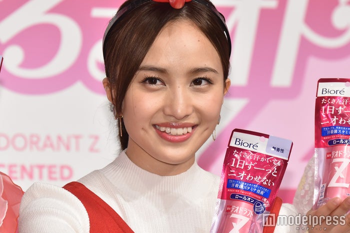ももクロ百田夏菜子に高城れにが甘える ラブラブ動画 が 完全にカップル 破壊力抜群 と反響殺到 モデルプレス ももクロ百田夏菜子に高城れにが甘える ラブラブ動画 が 完全にカップル 破壊力抜群 と反響殺到 モデルプレス