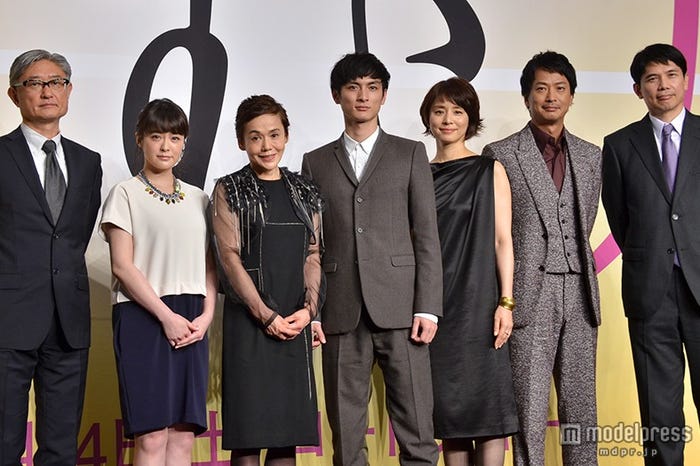 【左から】堤幸彦監督、貫地谷しほり、大竹しのぶ、高良健吾、石田ゆり子、椎名桔平、天童荒太(原作者)