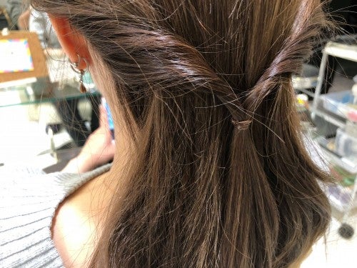 後ろでくくり、くるりんぱする