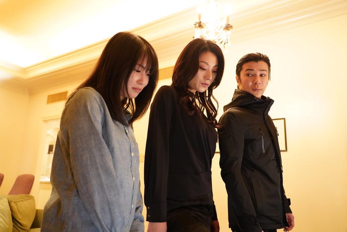 志田未来、小池栄子、武田真治/「美食探偵 明智五郎」第6話より(C)日本テレビ