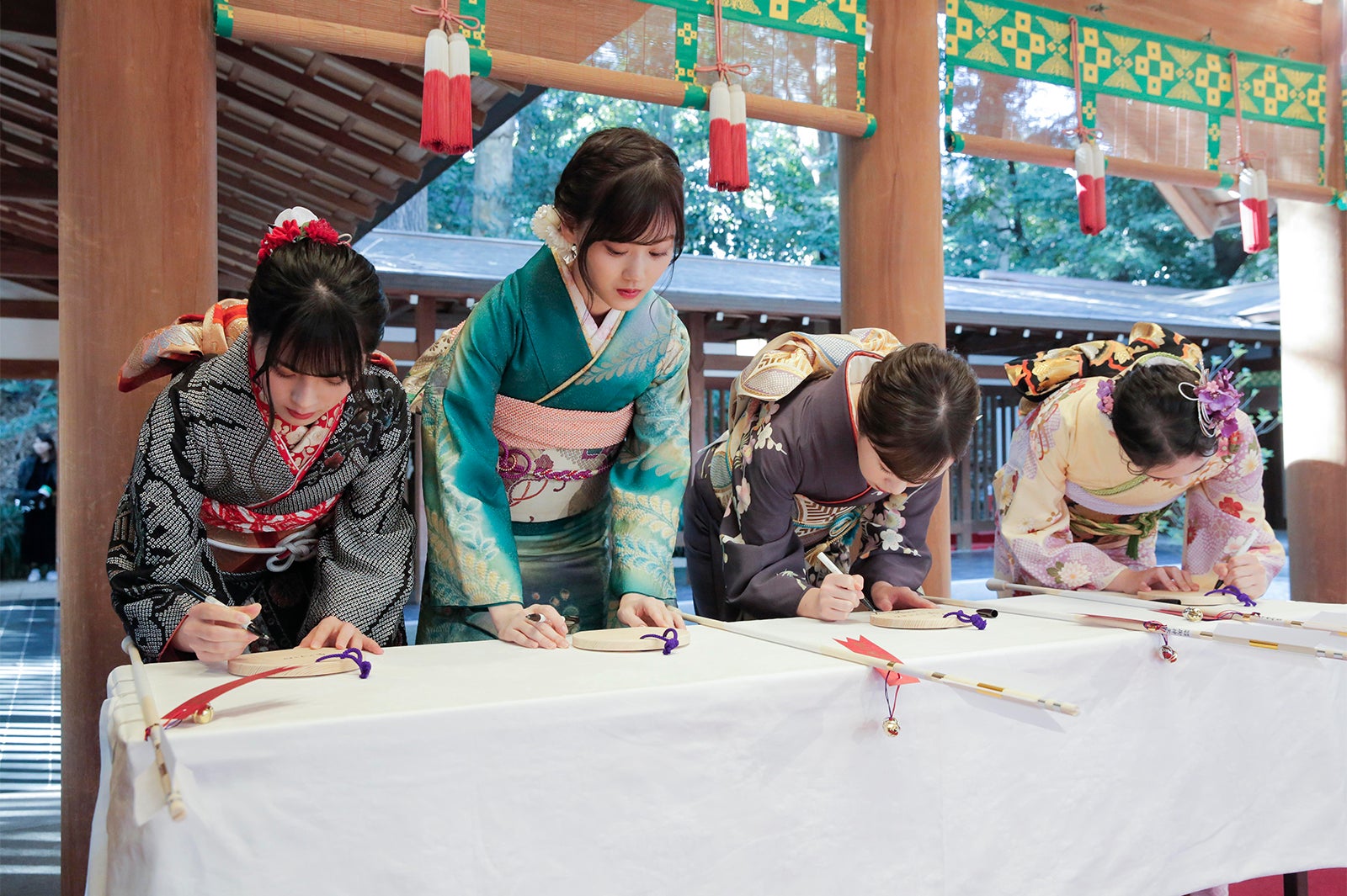 （左から）大園桃子、山下美月、渡辺みり愛、向井葉月（提供写真）