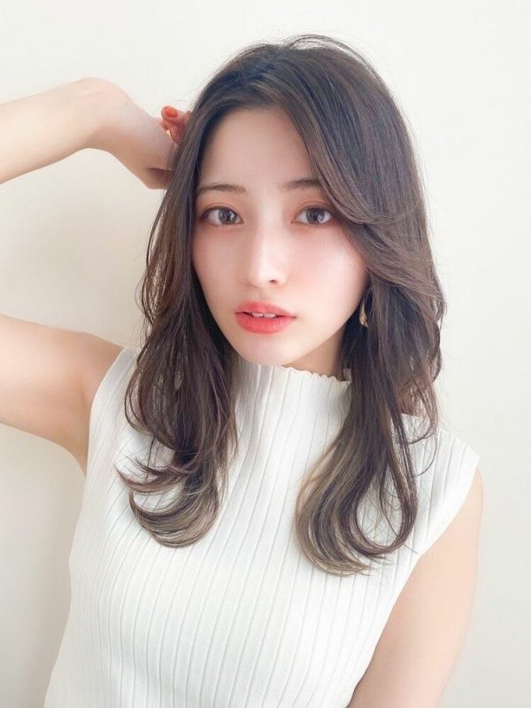 画像10 15 夏らしさが叶うセミロングヘア14選 21最新 トレンドの髪型まとめ モデルプレス