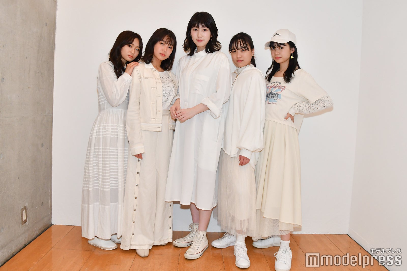 橋本乃依、寺本莉緒、日比美思、伊藤千由李、莉子（C）モデルプレス
