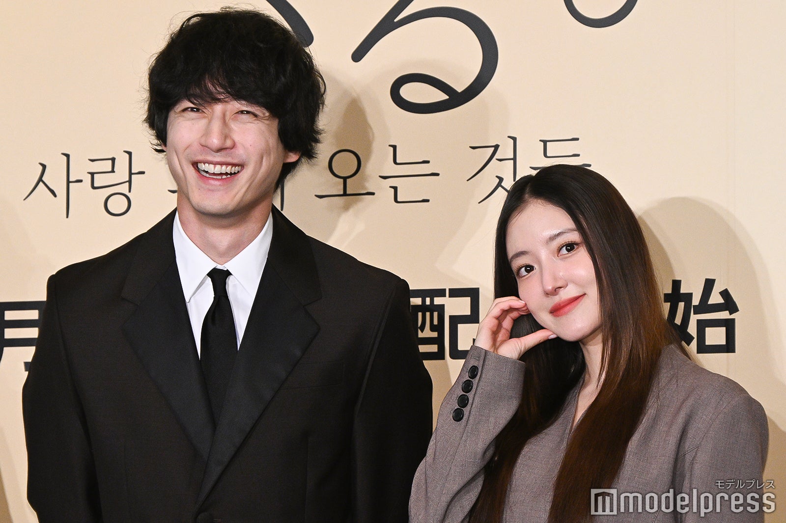 坂口健太郎、イ・セヨン（C）モデルプレス