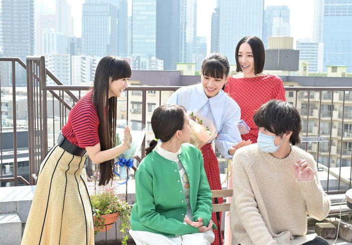 Perfume、清原果耶、間宮祥太朗「ファイトソング」(C)TBS
