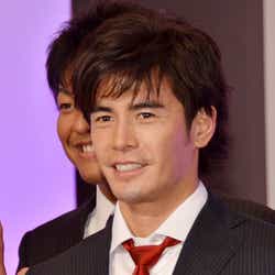 伊藤英明 坂口憲二が入社式にサプライズ登場 モデルプレス 伊藤英明 坂口憲二が入社式にサプライズ登場 モデルプレス