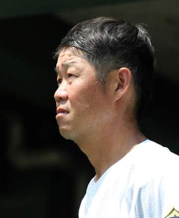 古豪復活の八幡商「林先生がお亡くなりになって」小川監督が涙ぐみながら恩師で元監督の死去明かす「今年絶対に甲子園に」15年ぶりに聖地への扉を開く