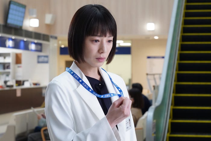 夏帆「ブルーモーメント」第1話より(C)フジテレビ