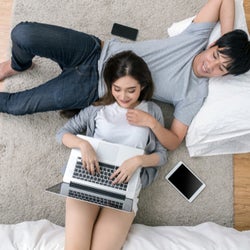 ドキドキするのにホッとする…男性も喜ぶ心地いい「添い寝」4選