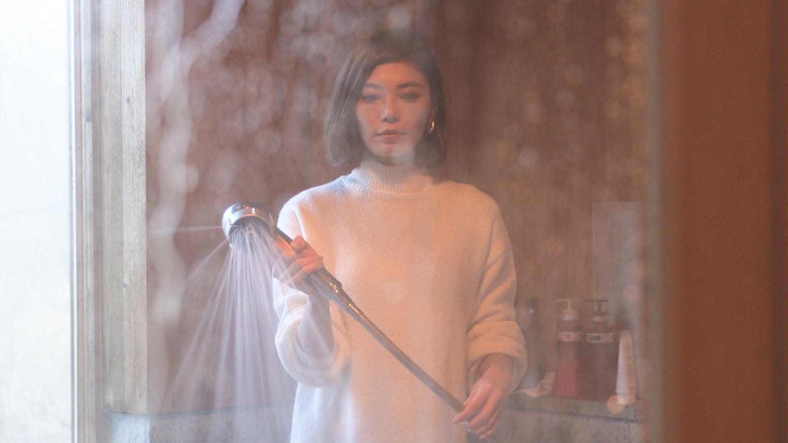 大掃除をするメンバー「TERRACE HOUSE OPENING NEW DOORS」12th WEEK（C）フジテレビ／イースト・エンタテインメント