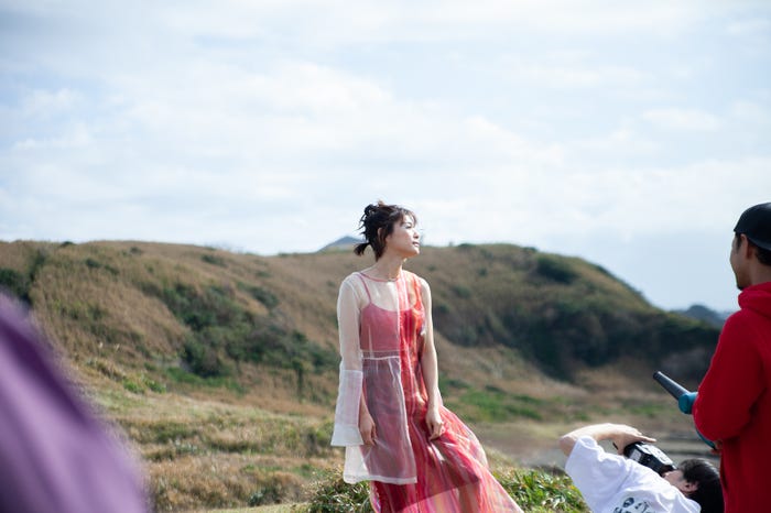 「2020-2021年 上野樹里 カレンダー」オフショット/提供画像