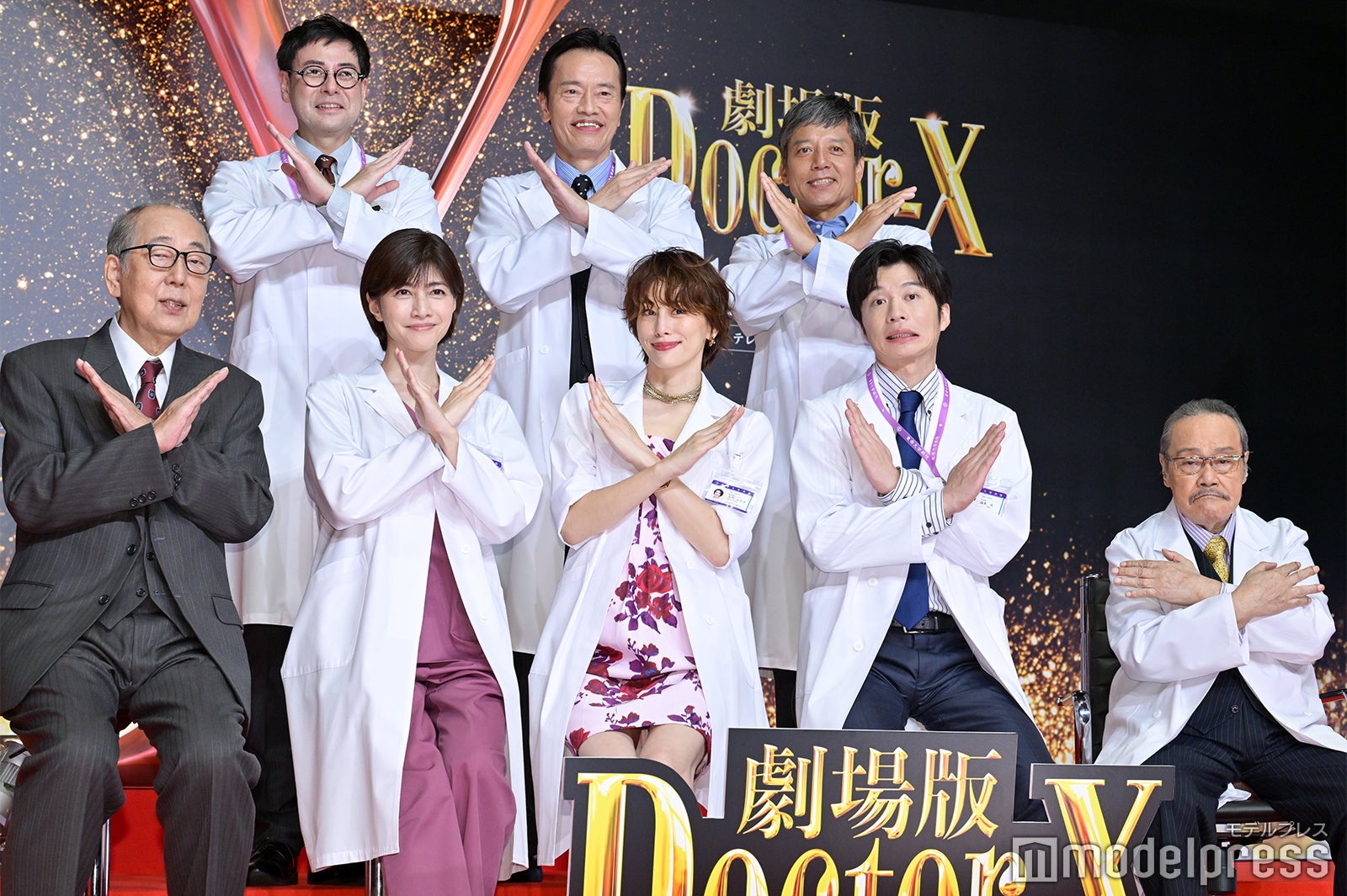 （前列左から）岸部一徳、内田有紀、米倉涼子、田中圭、西田敏行（後列左から）鈴木浩介、遠藤憲一、勝村政信（C）モデルプレス