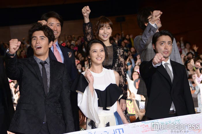 映画『テラフォーマーズ』ジャパンプレミア/(前列左から)伊藤英明、武井咲、山田孝之(後列左から)ケイン・コスギ、篠田麻里子、滝藤賢一(C)モデルプレス