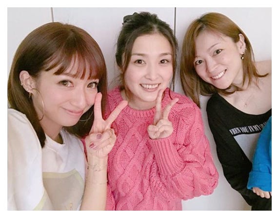 ランチ会に集まった辻希美&石川梨華&吉澤ひとみ/辻希美オフィシャルブログ(Ameba)より
