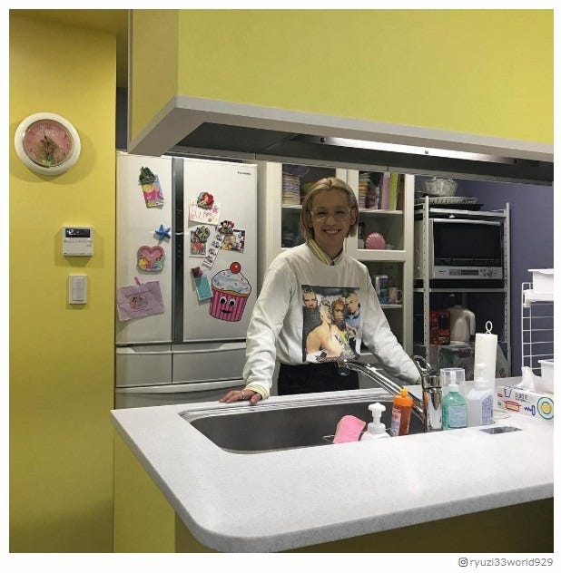 ぺこ りゅうちぇる 新居のキッチン公開で反響 映画の中みたい モデルプレス ぺこ りゅうちぇる 新居のキッチン公開で反響 映画の中みたい モデルプレス