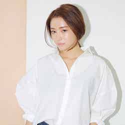 オーバーサイズシンプルホワイトシャツ「STYLENANDA」7,030円（税込）／画像提供：STYLENANDA