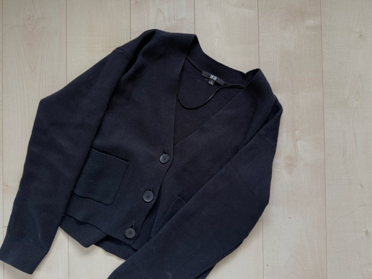 ユニクロスムースコットンVネックショートカーディガン　BLACK