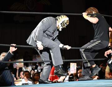 100m走は11秒台、高校1年で背筋300kg…初代タイガーマスク伝説を前田日明、藤原喜明、藤波辰爾らが証言「こんな選手もう出ない」