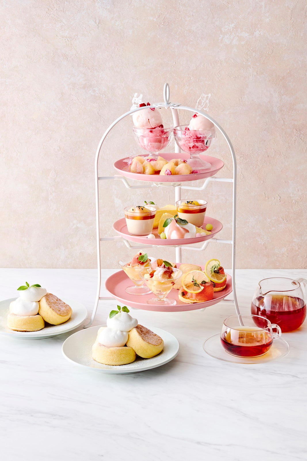 季節のアフタヌーンティー“白桃”3,600円～※コースによって変動／提供画像