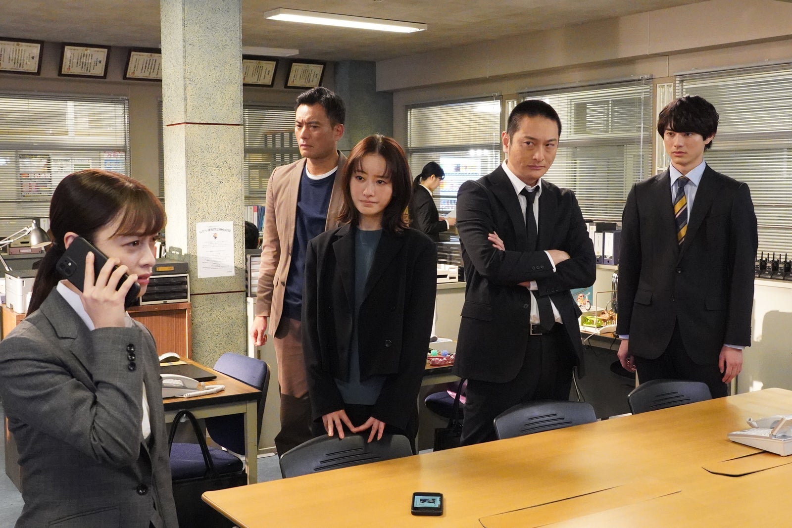 橋本環奈、徳重聡、松本まりか、JP、前田拳太郎「トクメイ！警視庁特別会計係」最終話より（C）カンテレ