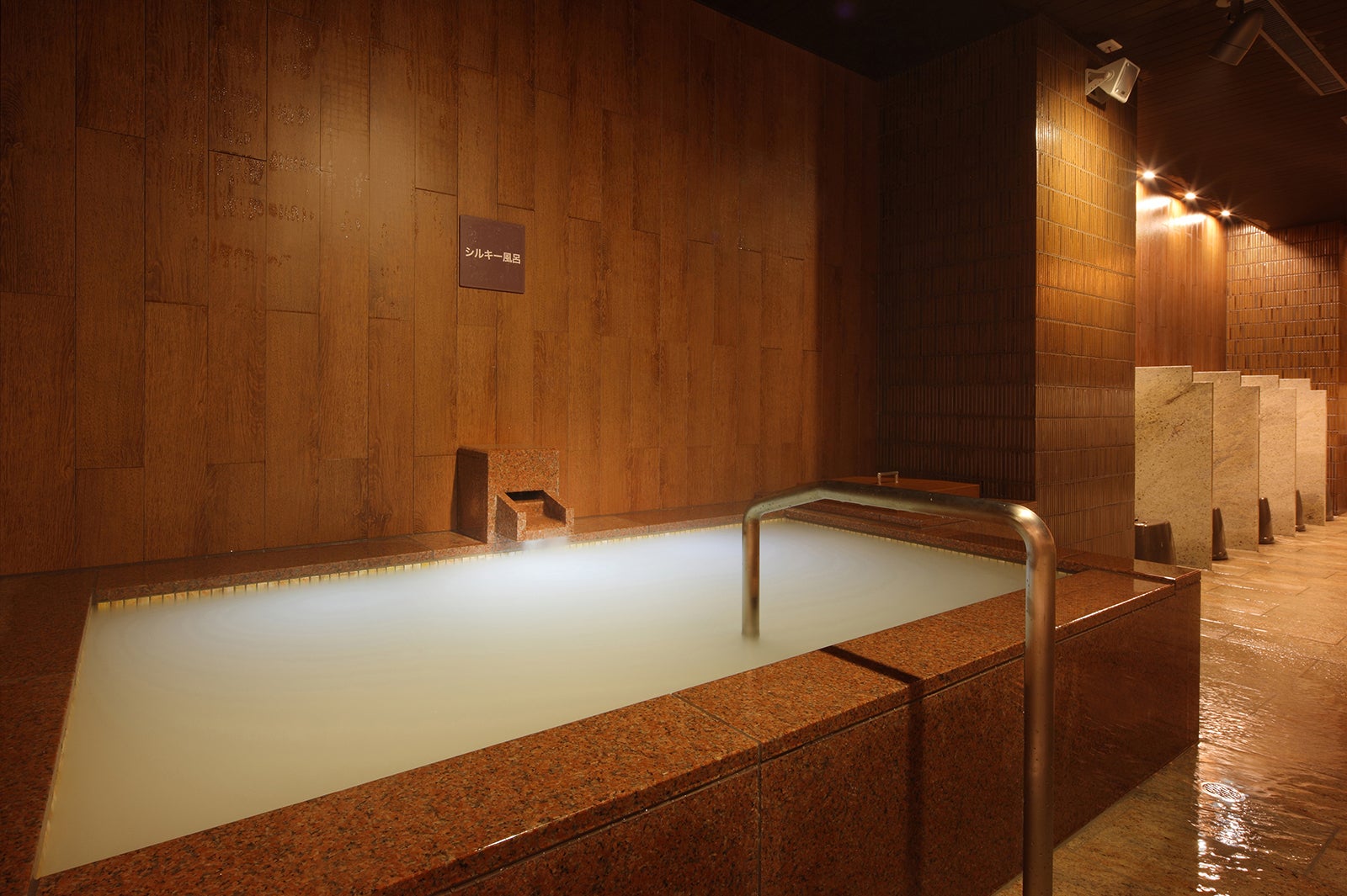 やわらかな肌触りのシルキー風呂／画像提供：あさやホテル