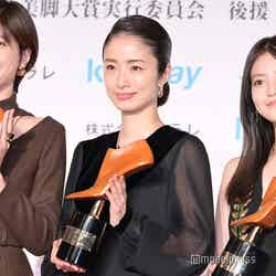 （左から）内田有紀、上戸彩、今田美桜（C）モデルプレス