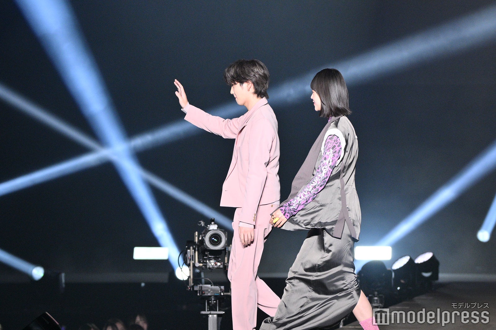 吉野北人、志田彩良（C）モデルプレス