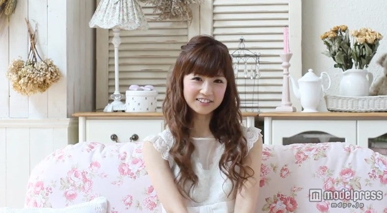 家具選びのポイントを語る小倉優子