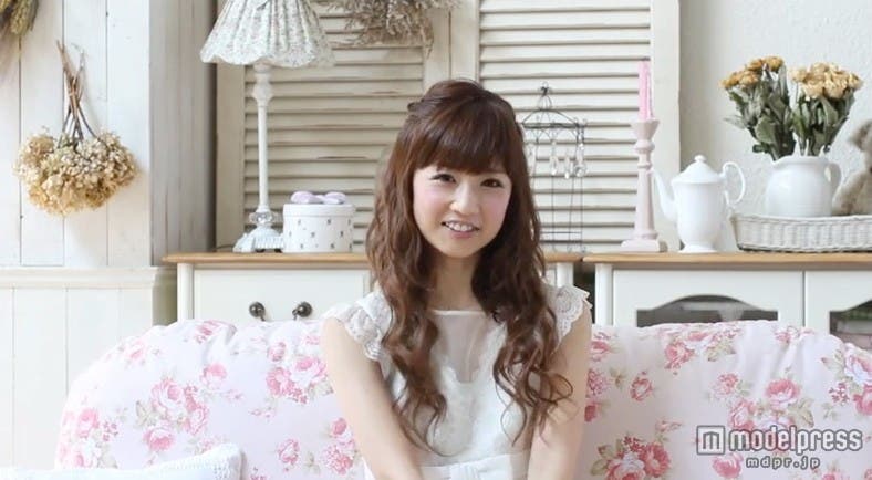 家具選びのポイントを語る小倉優子