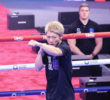 「な、な、、なんだこの鎧」「背中バケモンすぎる」 裸の上半身披露の井上尚弥「厳しいトレーニングが終わった」と報告 研ぎ澄まされた肉体にSNSため息