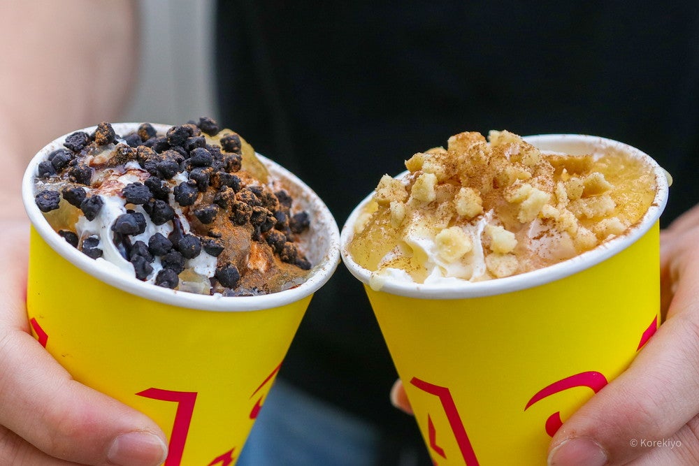 フラッシュコーヒー、ダーク＆ホワイトの「アップルパイ ラテ」2杯セットのペアメニューも