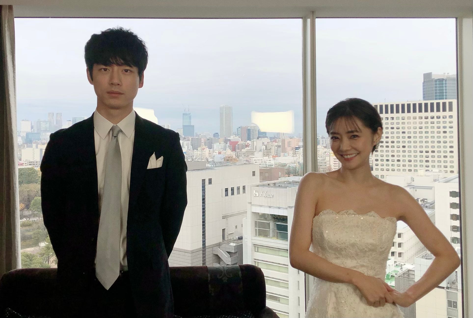 「ハンオシ」坂口健太郎＆倉科カナの2ショットに「どういう状況？」「結婚式？」困惑の声続々