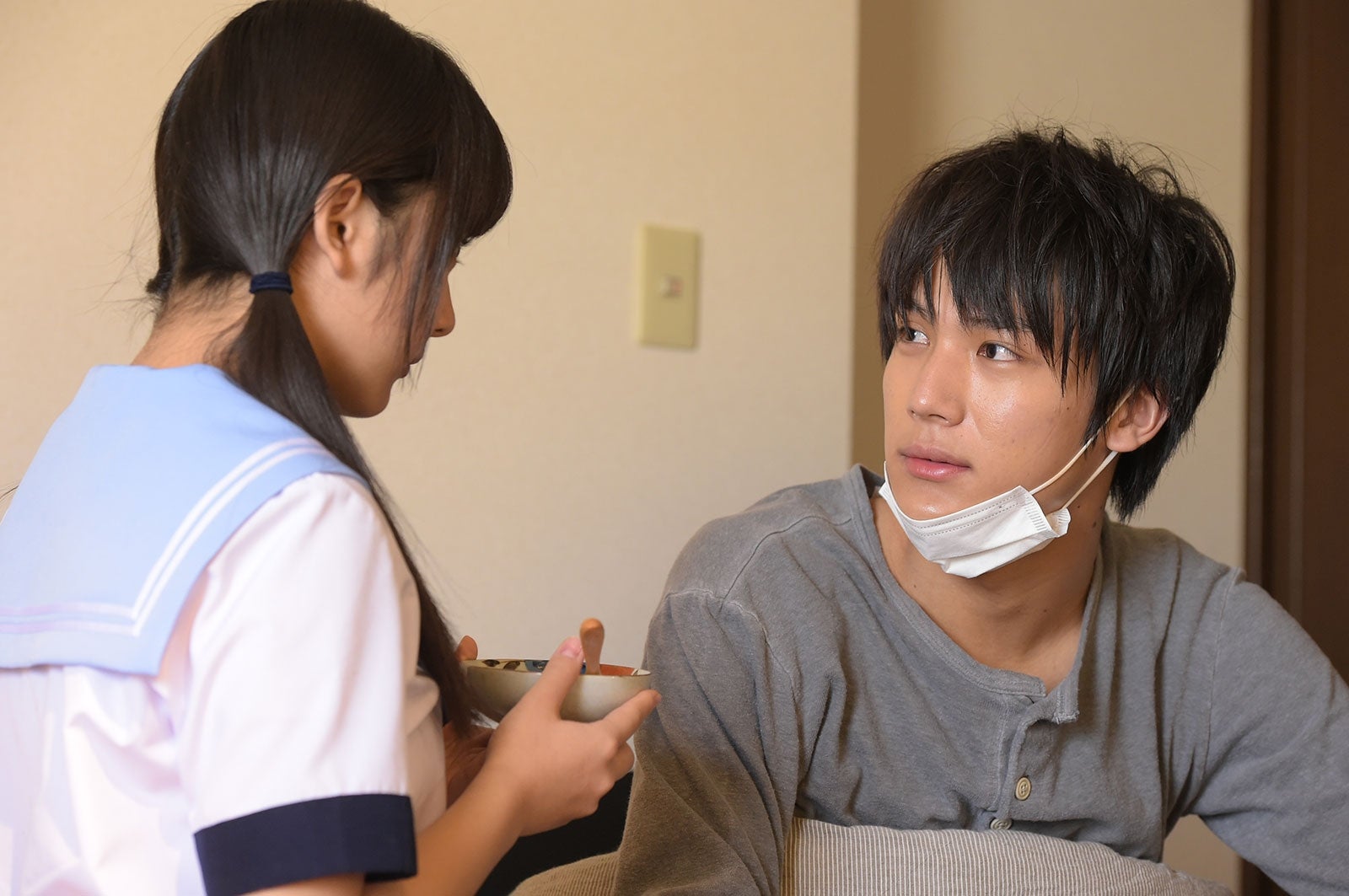 平祐奈、中川大志（C）2017「ReLIFE」製作委員会（C）夜宵草／comico 