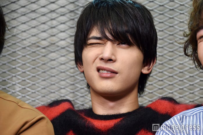 吉沢亮、口角も上がってしまう(C)モデルプレス