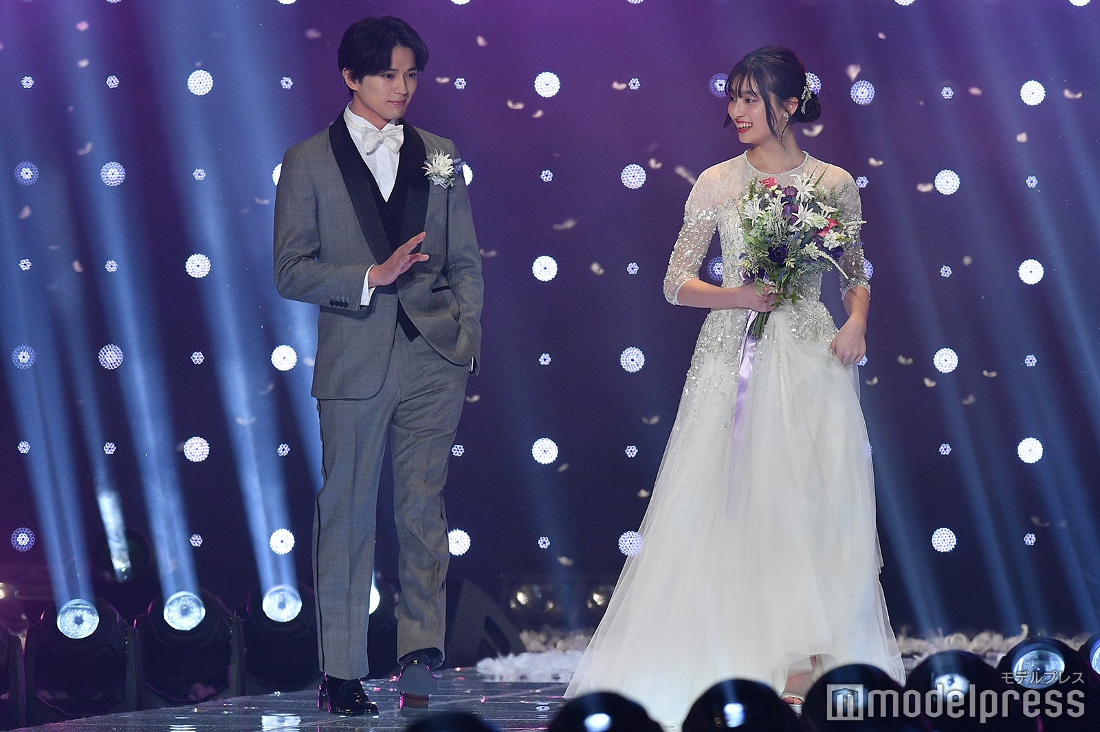 新田真剣佑、吉川愛（C）モデルプレス