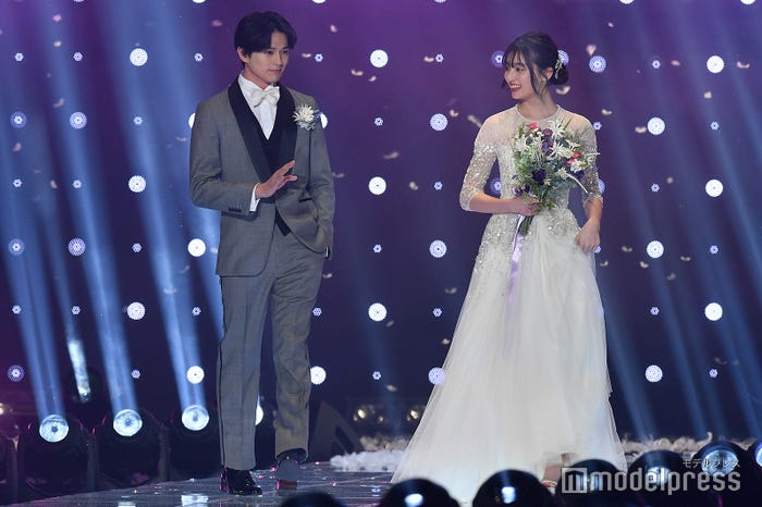 新田真剣佑、吉川愛