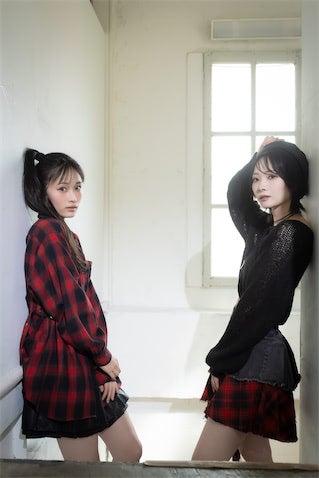 AKB48成田香姫奈＆奥本カイリ、『グラビアザテレビジョン』登場 "こひカイリ"の親密な姿を収録