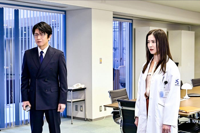 及川光博、吉高由里子/「最愛」第9話より(C)TBS