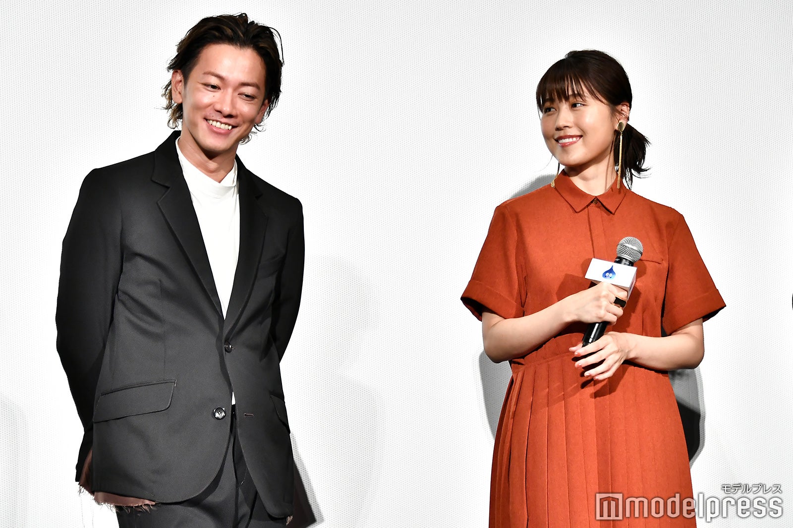 佐藤健、有村架純 （C）モデルプレス